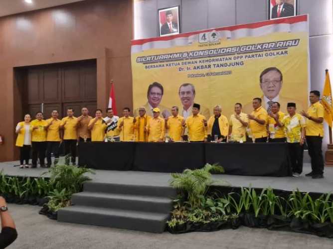 Konsolidasi dengan Kader Golkar Riau, Ini Harapan Akbar Tandjung