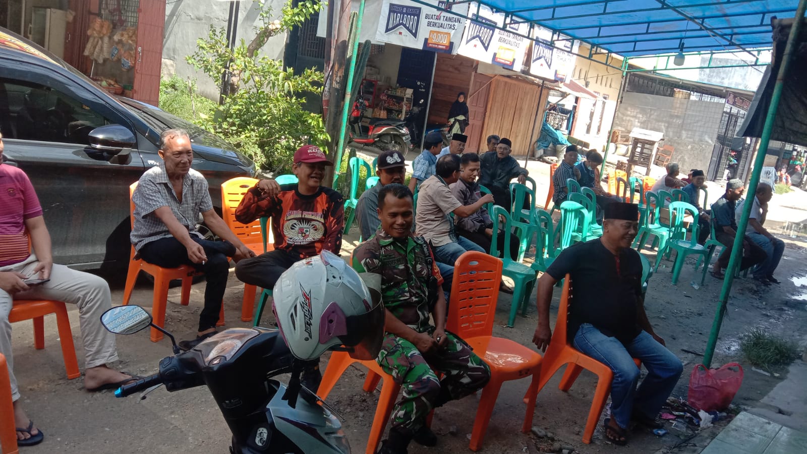 Wujud Peduli, Babinsa Takziah ke Rumah Warga Binaan