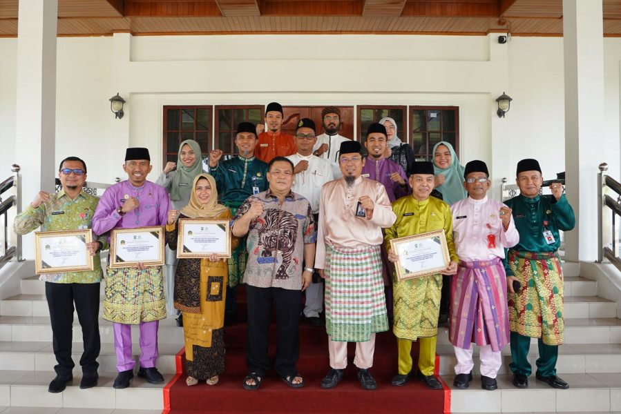 Setelah Tertunda 3 Bulan, Pemprov  Riau Terima Penghargaan dari Ombudsman