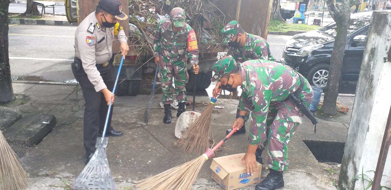 Sambut Hari Juang Kartika ke-76, Babinsa Gelar Goro Bersama 
