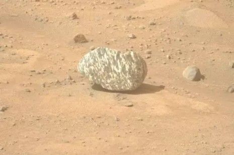 Wahana NASA Temukan Batu Misterius Biru dan Berkilau di Planet Mars