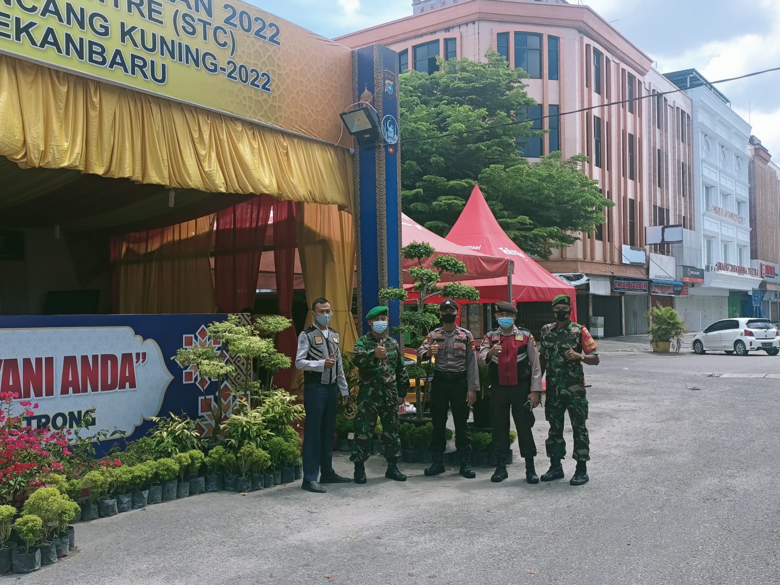 Koramil 02 Kota Tetap Berikan Imbauan Prokes saat Pengamanan Idul Fitri 1443 H