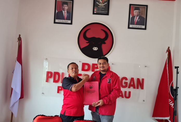DPC PDIP Pekanbaru Serahkan 20 Dokumen Balon Kepala Daerah ke DPD Riau