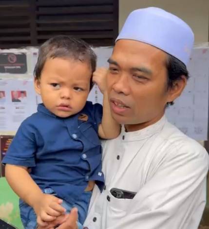 Nyoblos di TPS 011 Koto Perambahan, UAS Doakan Pesta Demokrasi Indonesia Aman dan Lancar