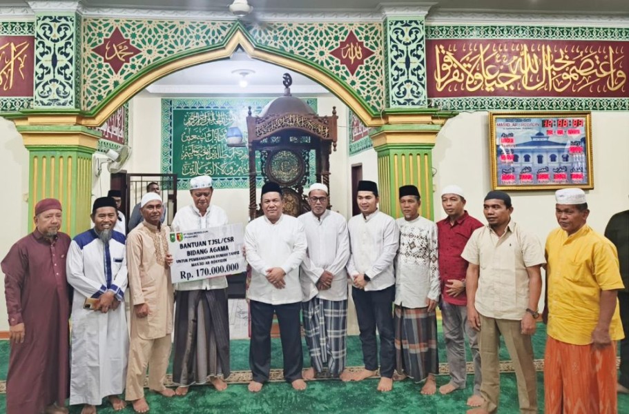 Wagubri Serahkan Bantuan CSR PT Riau Petroleum