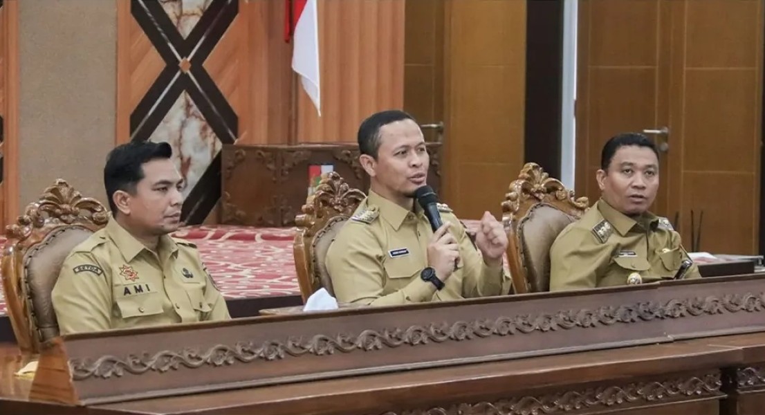 Kepala BPKAD Pekanbaru Hadiri Rapat Bersama Wali Kota Bahas Pengelolaan Sampah dan Banjir