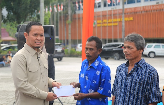 Ratusan Keluarga Miskin Ekstrem Terima Bantuan Tunai dari Pemko Pekanbaru