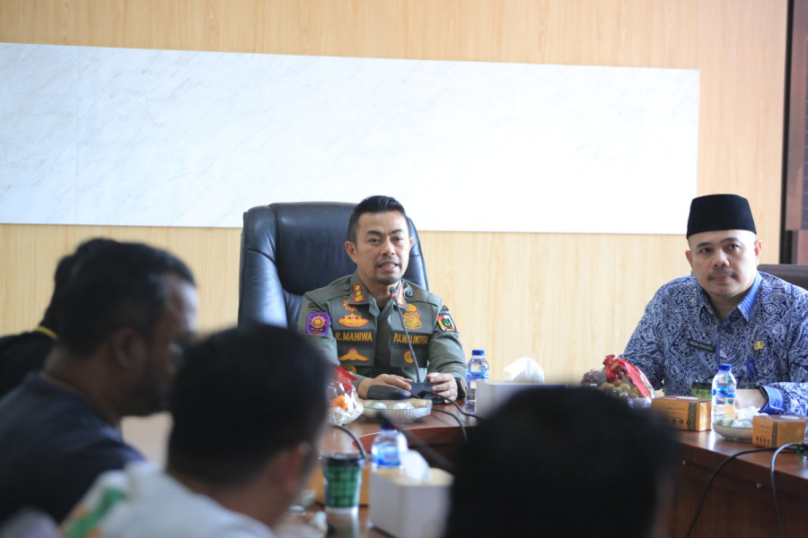 Pj Wali Kota Pekanbaru Gelar Rapat Bahas Solusi Persampahan