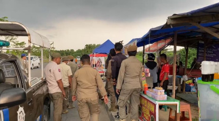 Satpol PP Pekanbaru Mulai Tertibkan PKL di Sudirman Ujung