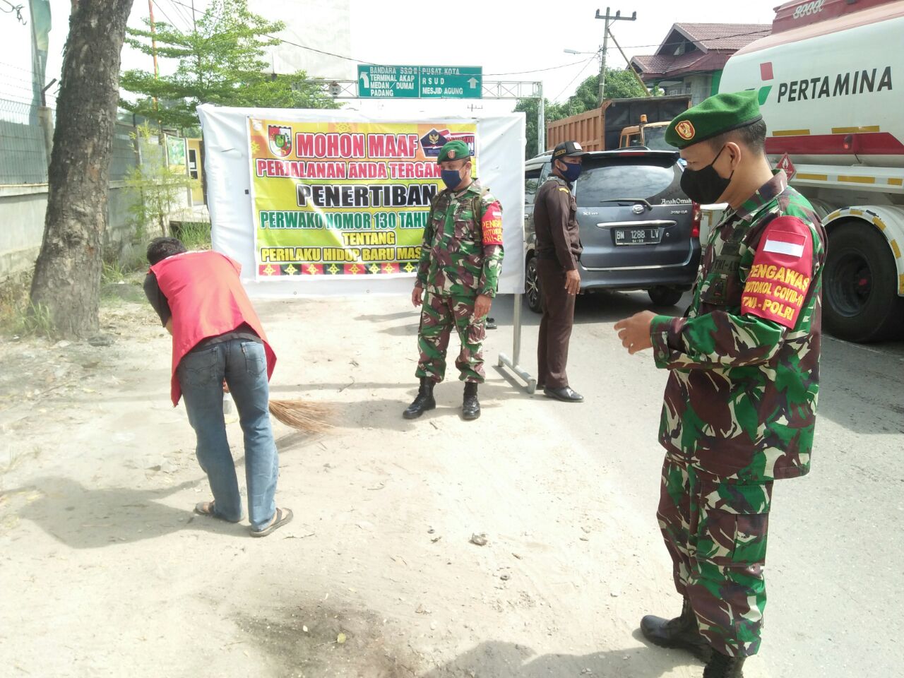 Babinsa Sukaramai Patroli Gabungan Penegakan Disiplin Protokol Kesehatan 