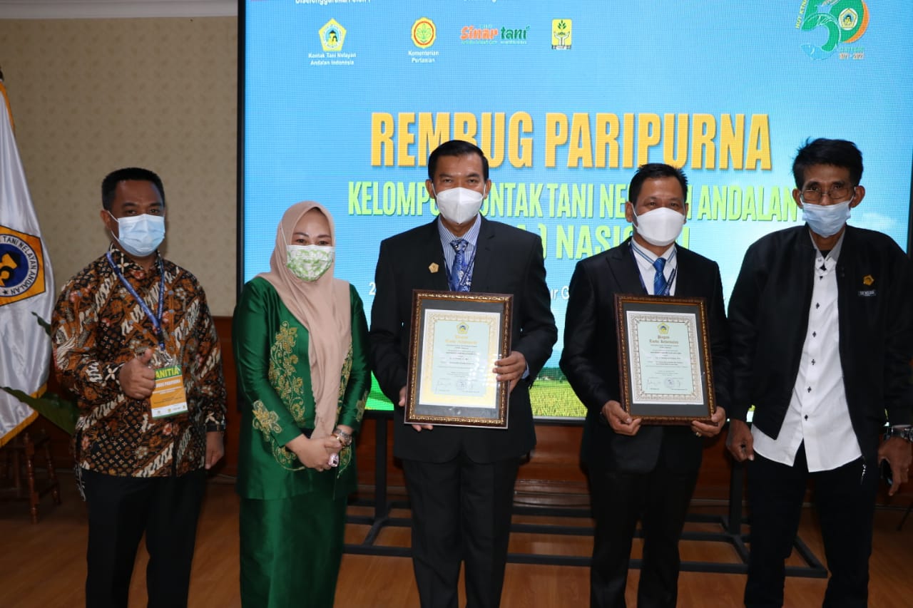 Walikota Firdaus Terima Penghargaan KTNA dari Kementrian Pertanian