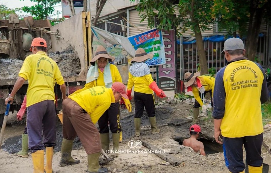 Pencegahan Banjir, Dinas PUPR Pekanbaru Lakukan Normalisasi Drainase hingga Sungai