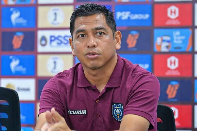 PSPS Riau Pecat Jan Saragih dari Kursi Pelatih