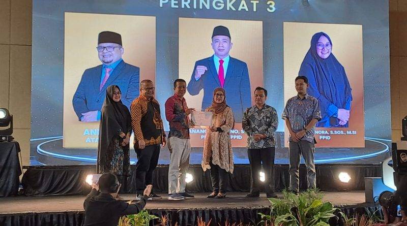 Bawaslu Riau Raih Penghargaan Peringkat 3 Keterbukaan Informasi Publik