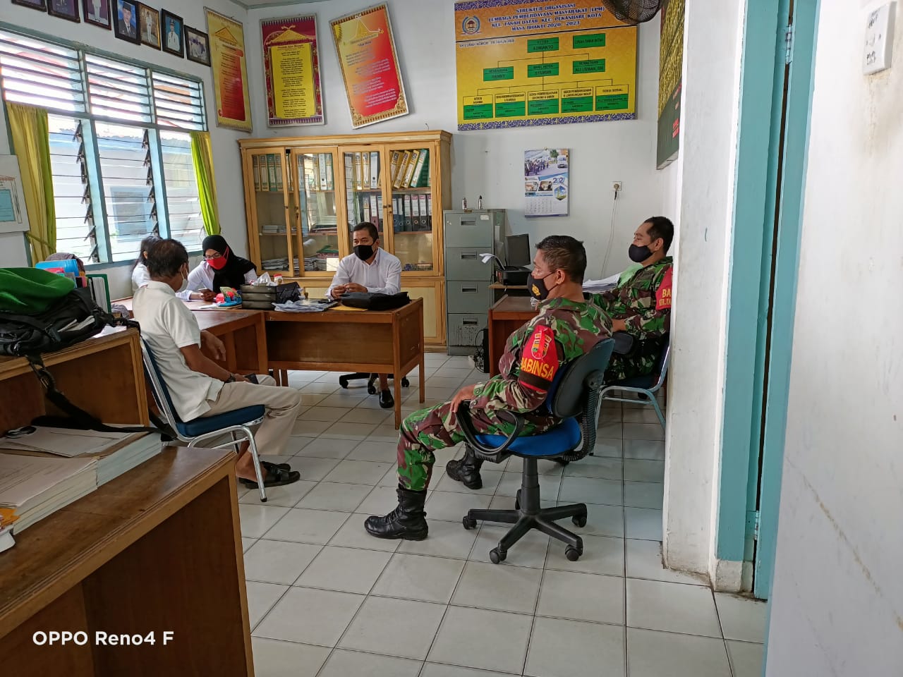 Komsos, Babinsa Kelurahan Tanah datar Imbau Warga tak Mudik Lebaran 