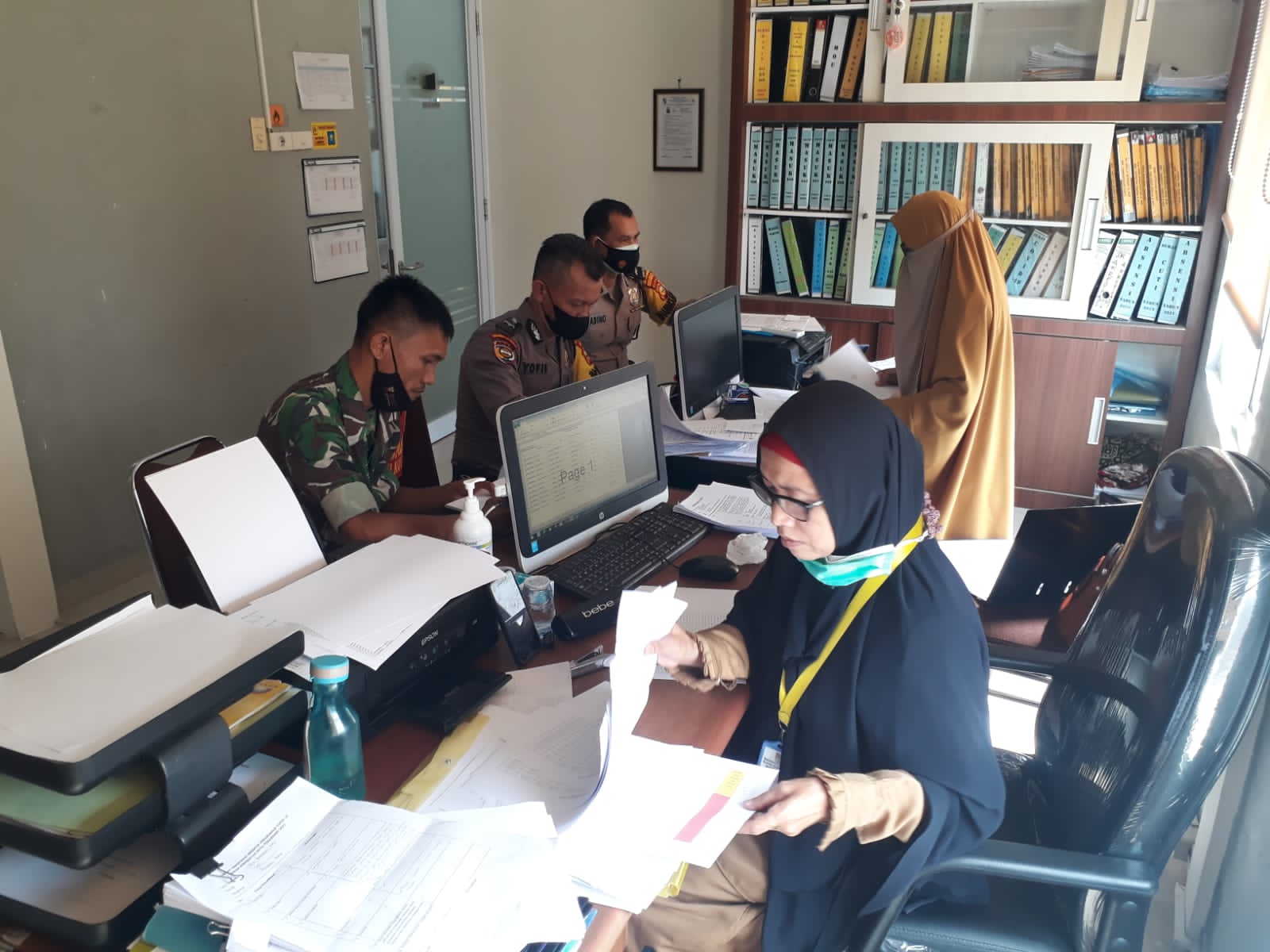 Babinsa Bersama Tim Silacak Evaluasi Kasus Covid-19