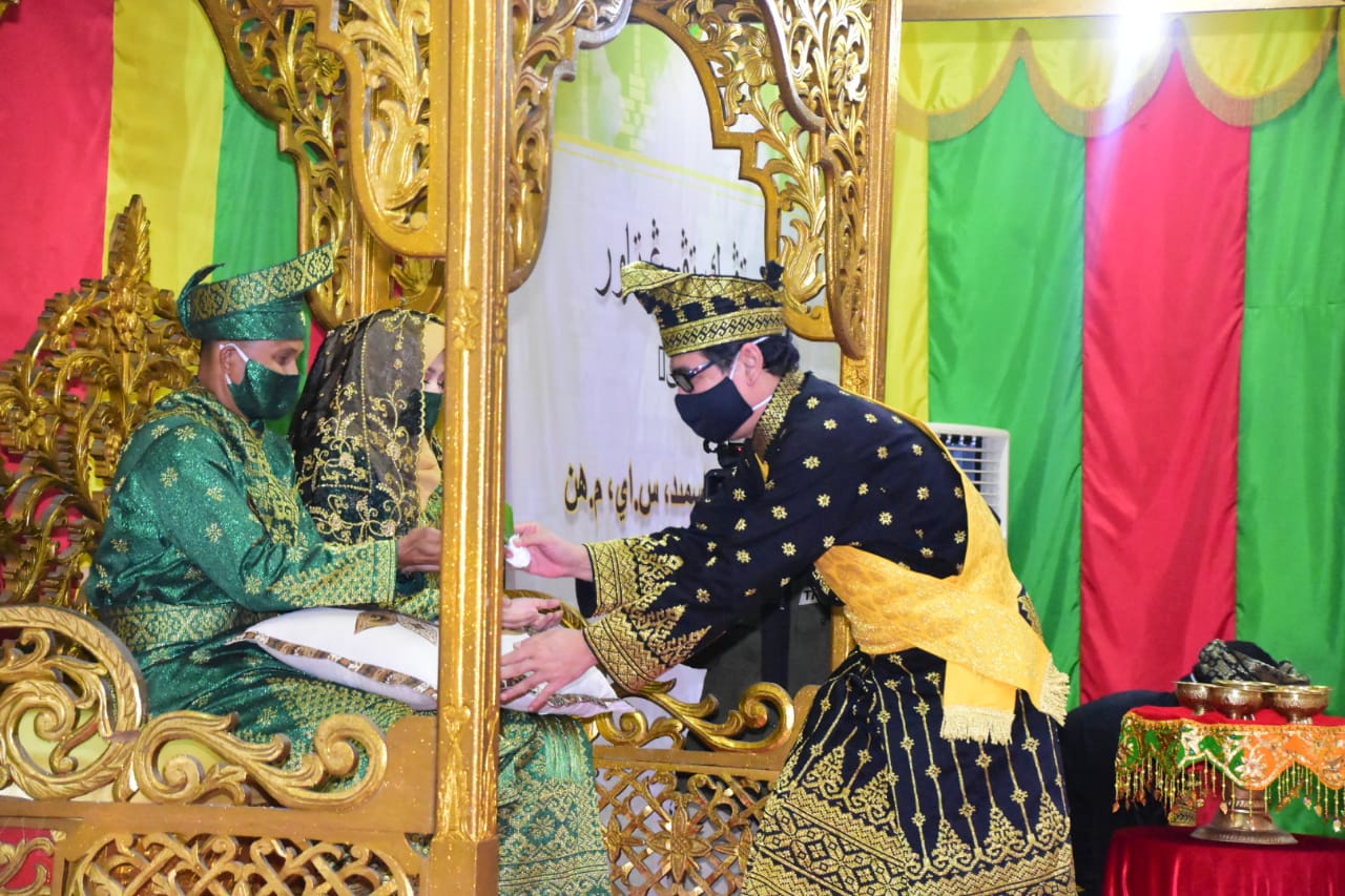 Upacara Adat Tepuk Tepung Tawar di LAMR, Danrem 031 WB Brigjen TNI M Syech Ismed SE MHan : Saya Mohon Bimbingan 