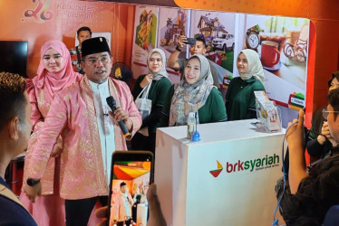 Bupati Zukri Ajak Masyarakat Gunakan Produk BRK Syariah di Helat Pelalawan 2025