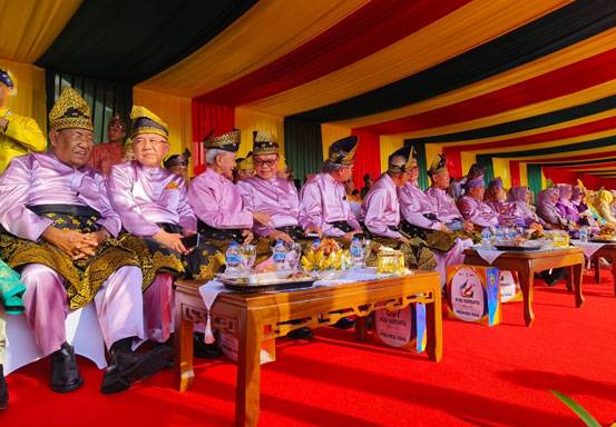 Kompak Pakai Baju Melayu Ungu, Seluruh Mantan Gubri Hadiri Peringatan HUT ke-66 Riau