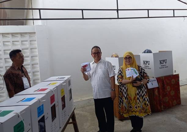 Nyoblos di TPS 029, Rusli Zainal Berharap Terpilih Pemimpin Terbaik