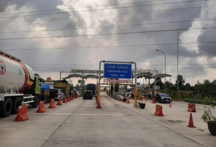 H+2 Libur Nataru, 31.311 Kendaraan Lewati Dua Ruas Jalan Tol di Riau