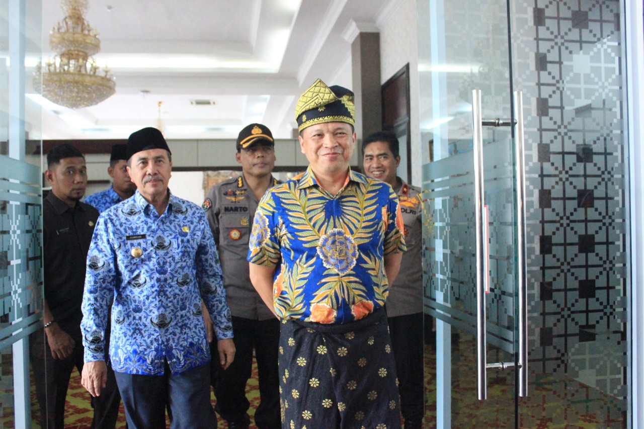 Kapolda Riau Janji Tangani Karlahut Secara Profesional dan Riau Lebih Damai