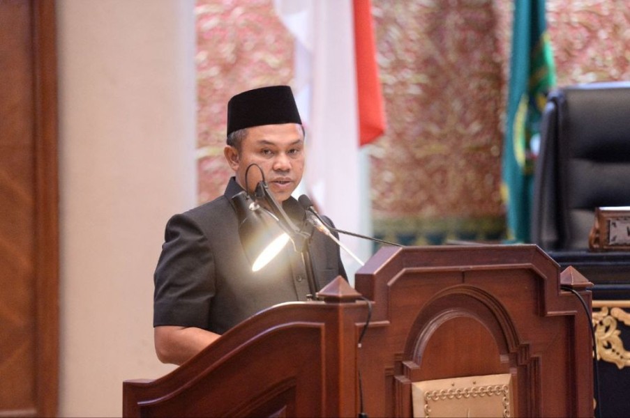 Gubri Wahid Sampaikan LKPJ 2024 ke DPRD Riau
