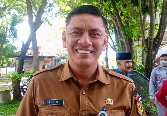 Dua Titik Drainase Jalan Arifin Ahmad Pekanbaru Dikeruk Dinas PUPR