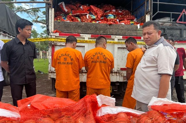 Polda Riau Gagalkan Penyelundupan 21 Ton Bawang Bombai Ilegal dari Malaysia