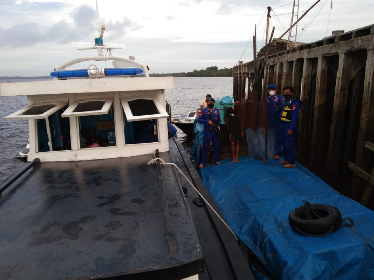 Bawa Kayu Ilegal, Kapal Pompong Tanpa Nama Ditangkap Polairud Polda Riau