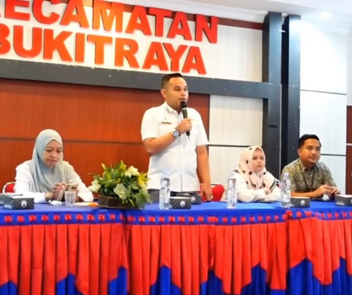 Camat Bukit Raya Sosialisasikan Program Jaminan Kesehatan Nasional Serta Optimalisasi Validasi PBI JK