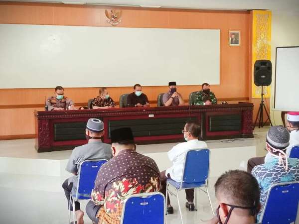 Tim Covid-19 Beri Penyuluhan Pengurus Masjid di Tampan