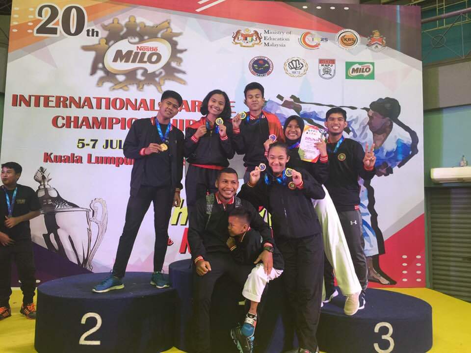 Karateka FORKI Riau Sabet 5 Medali Emas Kejuaraan Milo Open Internasional Malaysia