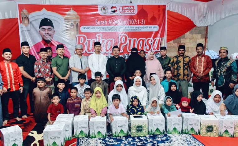 Anggota DPRD Kota Pekanbaru Zulkardi Santuni Anak Yatim dan Penggali Kubur