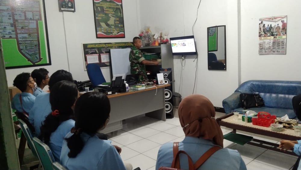 Danramil 02 Kota Sosialisasi Cara Penanganan Sederhana Limbah RT Rumah Tangga pada Mahasiswa  Kukerta Unri 2022