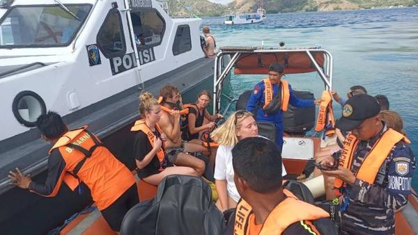 Tabrak Karang, Kapal Wisata Karam di Labuan Bajo, 37 Turis Dievakuasi