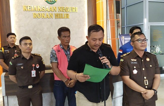 Rugikan Negara Rp240 Juta, Kejari Rohil Tetapkan Mantan Camat Palika jadi Tersangka