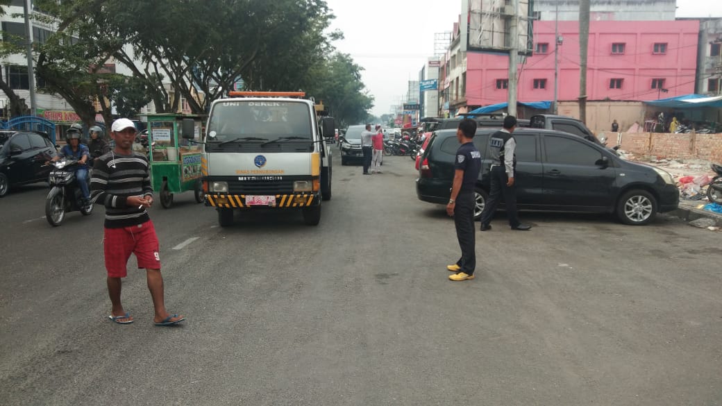 Berani Parkir Depan STC, Siap-siap Mobil Bakal Diderek Dishub Pekanbaru