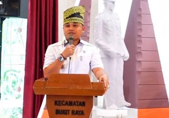 Camat Pimpin Penilaian Evaluasi Kinerja Kecamatan Bukit Raya Tahun 2023