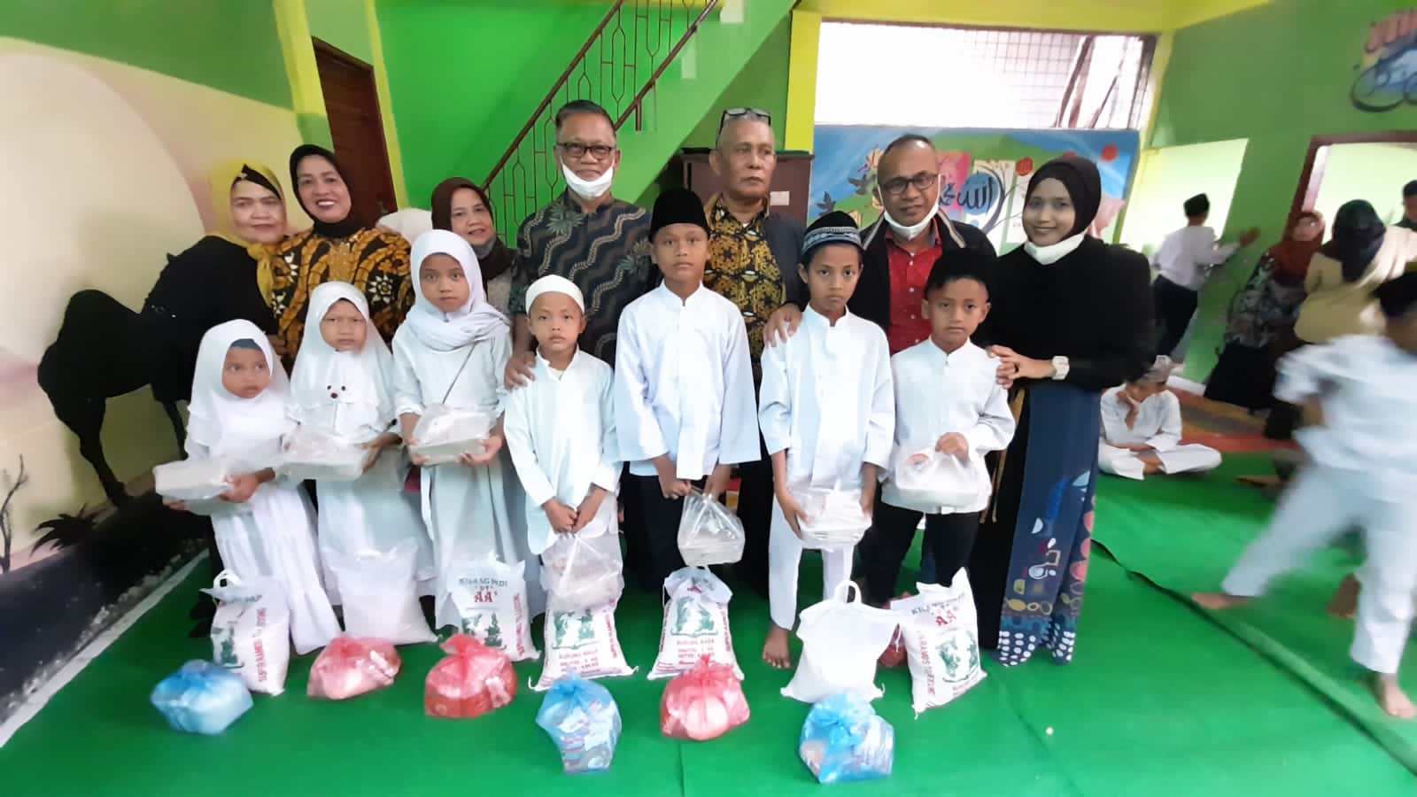 DPC KKK Kota Pekanbaru -DPW KKK Kepri Serahkan Bantuan Sembako dan Uang Tunai ke Perguruan Anak Yatim 