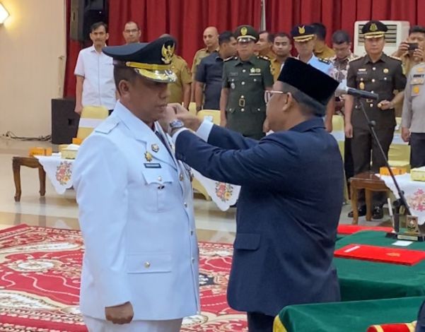 Pj Gubri Resmi Lantik Roni Rakhmat Jadi Pj Walikota Pekanbaru