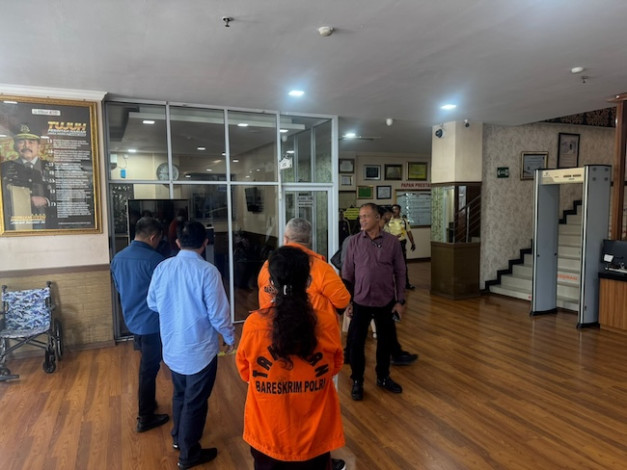 Diserahkan ke Jaksa, Mantan Dirut dan Direktur Keuangan PT SPR Ditahan di Pekanbaru