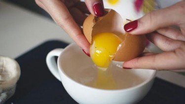 Bahaya Konsumsi Telur Ayam Kampung Mentah