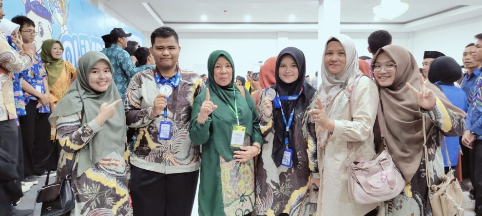 Dua Siswa MAN 1 Pekanbaru Raih Medali Perak Olmpiade Biologi di Banten