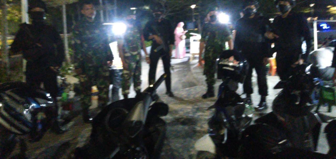 Patroli Sinergitas TNI Polri,   Bukti Kekompakan Edukasi  Disiplin Prokes 