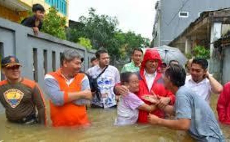 Banjir Jakarta,Tak Hanya Bicara  Anies Baswedan Turun ke Lokasi