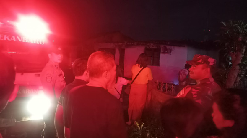 Sebuah Rumah di Payung Sekaki Pekanbaru Ludes Terbakar