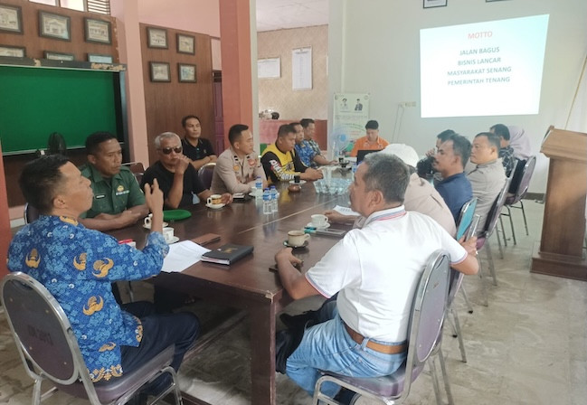 Pemerintah Minta Perusahaan Ikut Perbaiki Jalan Rusak di Kuansing