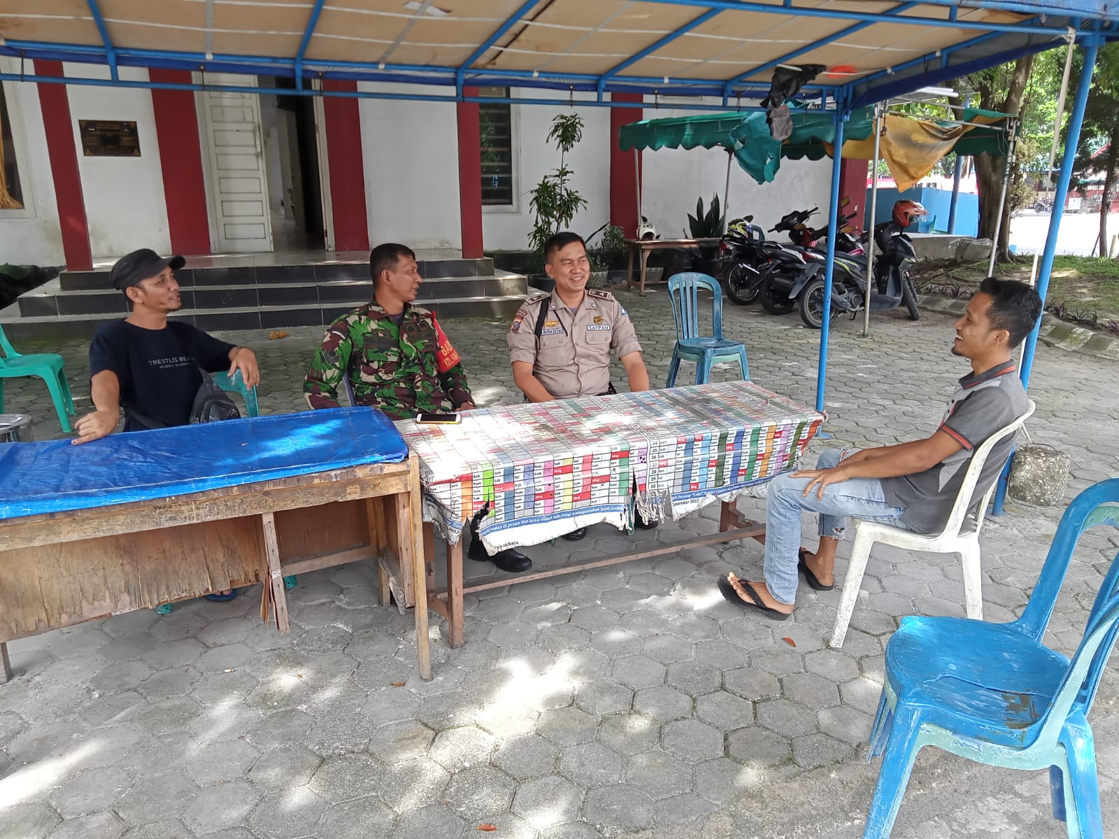 Komsos di Gereja HKBP, Babinsa Imbau Pengurus Tingkatkan Keamanan Lingkungan Gereja 