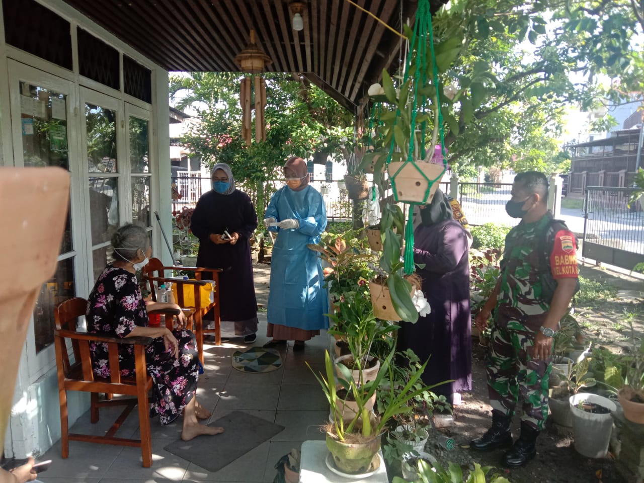 Serma Sumarsono Bersama Nakes Tracing Kontrak Erat Covid-19